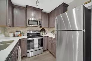 336 Schubert Ct, Wheaton, IL 60189 - Photo 9