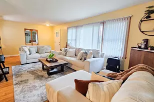 1339 Prince Dr, South Holland, IL 60473 - Photo 3