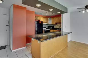 1360 N Sandburg Terrace, Chicago, IL 60610 - Photo 7