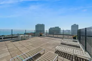 2930 N Sheridan Rd, Chicago, IL 60657 - Photo 19