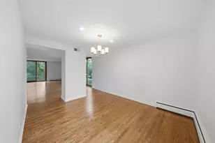 1473 E Park Pl, Chicago, IL 60637 - Photo 11