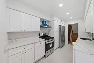1473 E Park Pl, Chicago, IL 60637 - Photo 17
