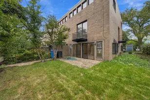 1473 E Park Pl, Chicago, IL 60637 - Photo 35