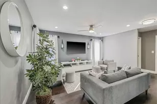 2011 Crossing Ln, Naperville, IL 60540 - Photo 15