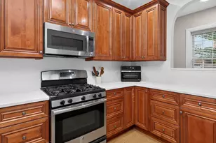 1205 Charleston Ct, Westmont, IL 60559 - Photo 7