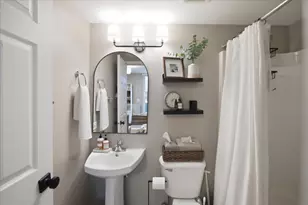 946 N Racine Ave, Chicago, IL 60642 - Photo 11