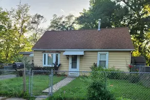 32 Arlington Ln, Fox Lake, IL 60020 - Photo 1
