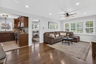 1043 Walter St, Lemont, IL 60439 - Photo 3