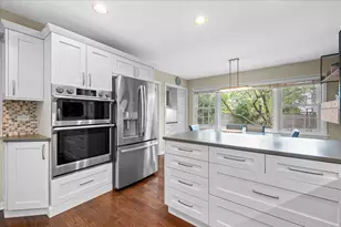 1745 E Summit Ct, Deerfield, IL 60015 - Photo 7