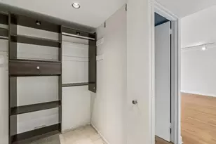 260 E Chestnut St, Chicago, IL 60611 - Photo 17