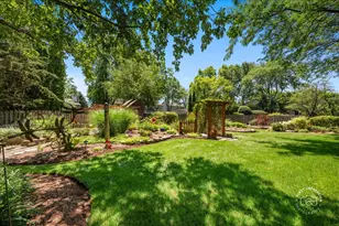 808 Lyndhurst Ct, Naperville, IL 60563 - Photo 5