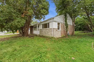 327 Marquette St, Park Forest, IL 60466 - Photo 3