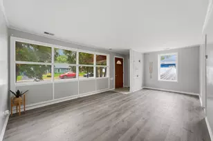 327 Marquette St, Park Forest, IL 60466 - Photo 7