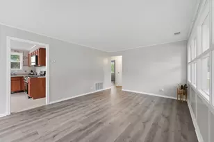 327 Marquette St, Park Forest, IL 60466 - Photo 9