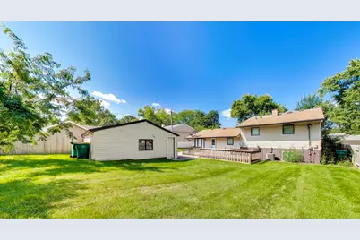 655 Thornwood Drive, Buffalo Grove, IL 60089 - Photo 9
