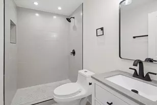 7914 S Essex Ave, Chicago, IL 60617 - Photo 13
