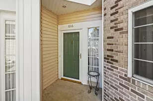 1016 Spring Ct, Darien, IL 60561 - Photo 3