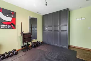 290 Hawthorn Ln, Hoffman Estates, IL 60169 - Photo 15