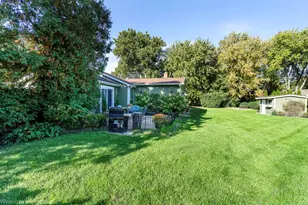 290 Hawthorn Ln, Hoffman Estates, IL 60169 - Photo 25