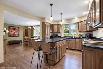 290 Hawthorn Lane, Hoffman Estates, IL 60169 - Photo 7
