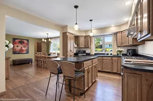 290 Hawthorn Ln, Hoffman Estates, IL 60169 - Photo 7