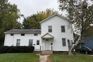428 W High St, Sycamore, IL 60178 - Photo 1