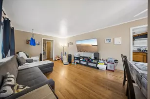 1372 S 6th Ave, Des Plaines, IL 60018 - Photo 3