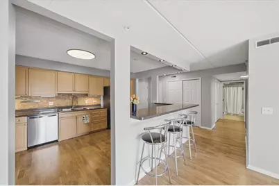 6807 N Milwaukee Avenue #405, Niles, IL 60714 - Photo 7