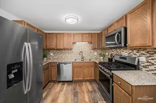 131 Fairlane Ct, Bloomingdale, IL 60108 - Photo 11