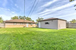 167 N Shabbona Dr, Park Forest, IL 60466 - Photo 9