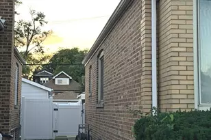 8632 S Jeffery Blvd, Chicago, IL 60617 - Photo 3