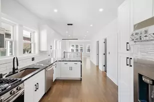 8718 S Euclid Ave, Chicago, IL 60617 - Photo 11