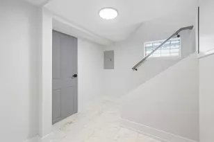 8718 S Euclid Ave, Chicago, IL 60617 - Photo 17