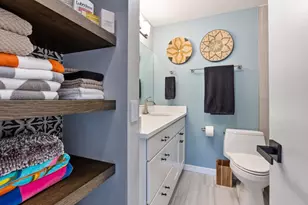 70 W Burton Pl, Chicago, IL 60610 - Photo 11