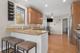90 Waters Edge Ct, Glen Ellyn, IL 60137 - Photo 9