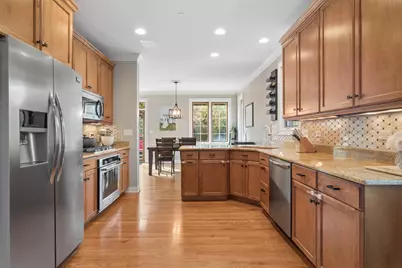 90 Waters Edge Court, Glen Ellyn, IL 60137 - Photo 11
