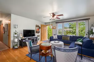 13106 Village Ln, Crestwood, IL 60418 - Photo 9