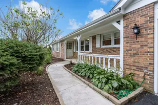6 Lagoon Dr, Hawthorn Woods, IL 60047 - Photo 5