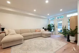 909 W Roscoe St, Chicago, IL 60657 - Photo 29