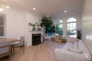 909 W Roscoe St, Chicago, IL 60657 - Photo 9