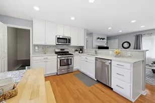1687 S Green Meadows Blvd, Streamwood, IL 60107 - Photo 9