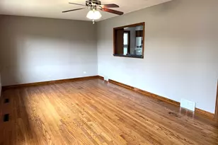 690 N Michigan St, Elmhurst, IL 60126 - Photo 3