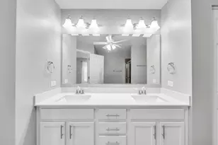 2534 Huntleigh Ln, Woodridge, IL 60517 - Photo 17
