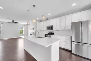 2534 Huntleigh Ln, Woodridge, IL 60517 - Photo 9