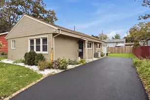 448 N Lakeshore Dr, Mundelein, IL 60060 - Photo 3