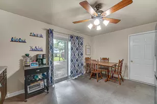 741 Surrey Dr, Streamwood, IL 60107 - Photo 7