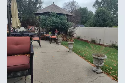 7801 Surrey Drive, Darien, IL 60561 - Photo 23