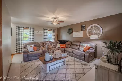 220 W Fuller Drive, Waterman, IL 60556 - Photo 9