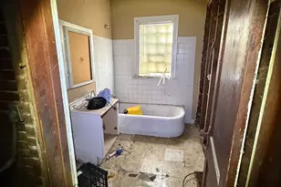 11625 S Yale Ave, Chicago, IL 60628 - Photo 7