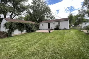 324 Hiawatha Dr, Buffalo Grove, IL 60089 - Photo 11
